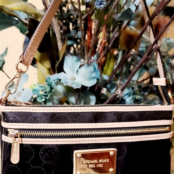 Michael Kors Clutch NWOT - Picture 5 of 8